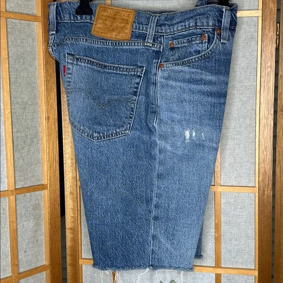 Levis 511 Distressed Cut Off Frayed Blue Jean Shorts with raw edge Size 33 - Picture 5 of 10